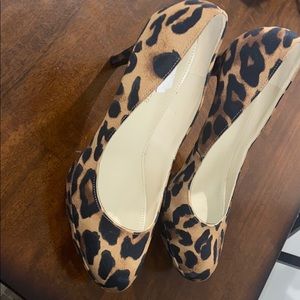 marc fisher size 8.5 round toe cheetah print pumps